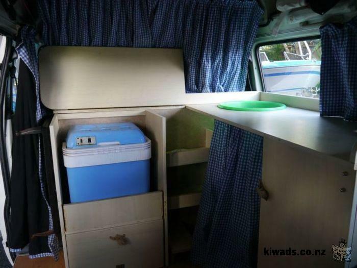 Economisez de l'argent avec ce camping-car (camper van) Toyota Hiace entièrement équipée, 1991