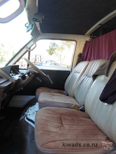 TOYOTA HIACE – 282 000kms – 3 SEATS – PETROL 2.0 - 4 500 $