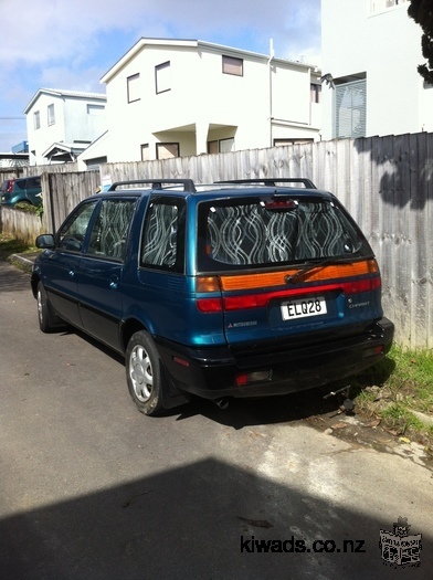 Vends Mitsubishi Chariot de 1996, disponible sur Auckland à partir du 05-01-16 - prix négociable