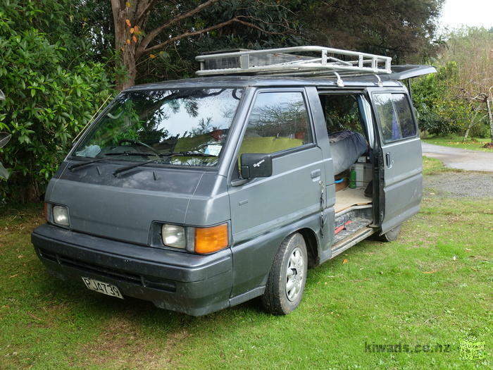 Mitsubishi l300 (1990) - 253 000 km - manual (5 gears)- petrol