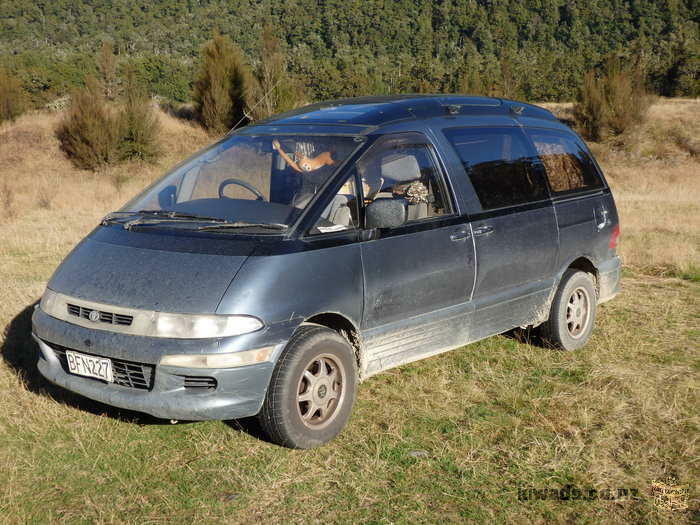 Toyota Estima Emina - Travellers Van