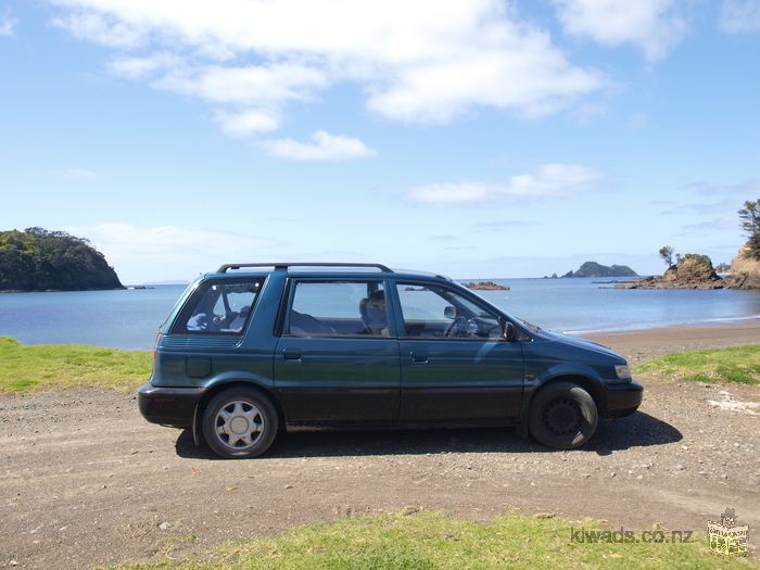 Vends Mitsubishi Chariot de 1996, disponible sur Auckland à partir du 05-01-16 - prix négociable