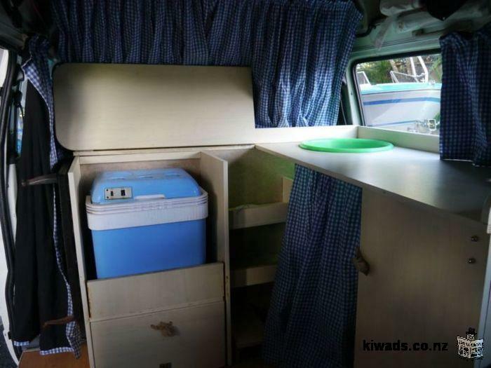 location camping-car (camper van) Toyota Hiace entièrement équipée à partir du 24 mars